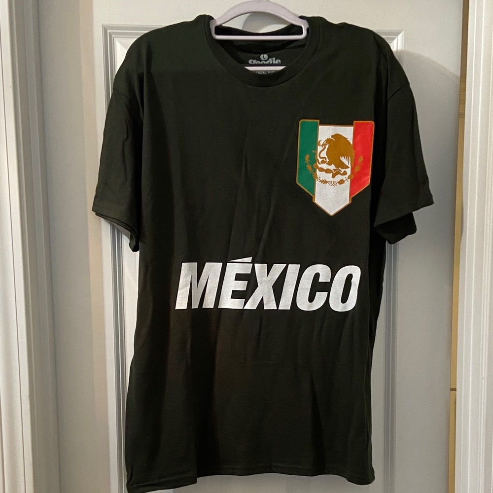 🧡 Men’s t-shirt